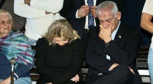 נתניהו ורעייתו בהלוויית בלווייס צילום:  Gideon Markowicz/Flash90 פוליטי