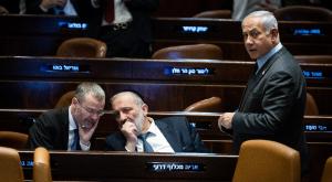 נתניהו, לוין ודרעי, ישיבה דרמטית צילום: Yonatan Sindel/Flash90 פוליטי