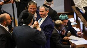 חברי הכנסת של הקואליציה חוגגים לאחר העברת החוק צילום: נועם מושקוביץ', דוברות הכנסת בריאות