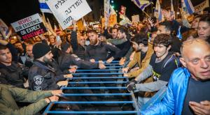 הפגנה בבני ברק צילום: Noam Revkin Fenton/Flash90 חדשות