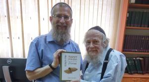 הרב יהונתן אליאב עם הרב עדין אבן ישראל שטיינזלץ זצ"ל צילום: באדיבות המצולם כדאי לדעת
