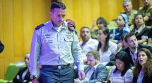 הרצי הלוי, התפלל עם החיילים צילום:  Yonatan Sindel/Flash90 ברנז'ה