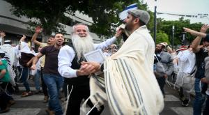 תפילה בכיכר דיזנגוף, ארכיון צילום: Avshalom Sassoni/FLASH90 פוליטי