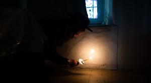 בדיקת חמץ,  צילום: Yonatan Sindel/Flash90 פסח