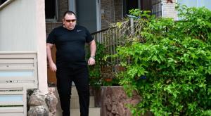 זדורוב יוצא מביתו, הבוקר צילום:  Michael Giladi/Flash90 &ensp;&ensp;&ensp;&ensp; Tags Roman Zadorov trial house arrest &ensp;&ensp;&ensp;&ensp;&ensp; QUICK RENDITIONS INFO File Size: 4145 Kb Dimensions: 7157 x 4771 px Resolution: 300 ppi Size: 60.6 cm x 40.39 cm Preview File D פלילים