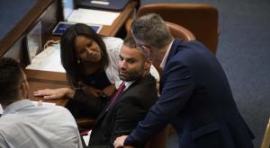 יוראי להב הרצנו, יוצא להגנת המפגינים צילום: Hadas Parush/Flash90 פוליטי
