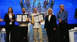 הזוכים המאושרים צילום: מוקי שוורץ חדשות