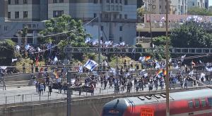 המפגינים חוסמים את איילון צילום: המאבק נגד ההפיכה המשטרית תחבורה