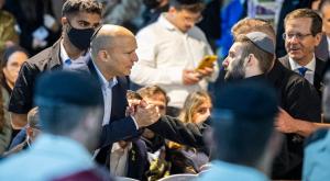בנט עם אנגרסט בלוויה צילום: Chaim Goldberg,Flash90 חדשות
