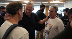 בני גנץ, במחאות הבוקר צילום: ללא חדשות