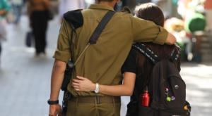 גט לפני יציאה לקרב, למצולמים אין קשר לנאמר בכתבה. צילום: Flash90,Flash90 דעות
