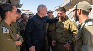 גלנט בגבול עזה צילום: אריאל חרמוני, משרד הביטחון ביטחון