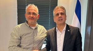 השר אלי כהן וראש המועצה שי אלון צילום: דוברות חדשות