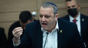 ח"כ קריב, העיר לקצין המשטרה צילום: Yonatan Sindel,Flash90 פוליטי