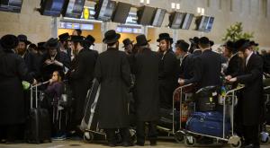 חסידים בדרכם לאומן, למצולמים אין קשר לנאמר בכתבה צילום: Avi Dishi,Flash90 חדשות