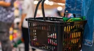 יש גם מי שמוריד מחירים צילום: CandyRetriever,Shutterstock כסף