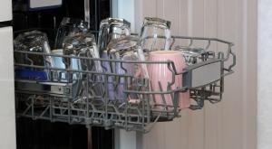 כוסות זכוכית, יש דרכים לשמור עליהן צילום: MaskaRad,Shutterstock לייף סטייל