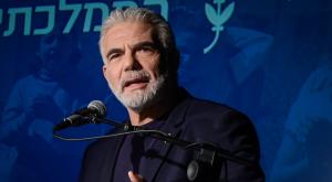 לפיד, הפגנה מחוץ לבית צילום: Avshalom Sassoni,Flash90 חדשות