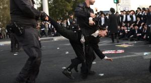מעצר מפגין חרדי, למצולם אין קשר לנאמר בכתבה צילום: Gili Yaari,FLASH90 חדשות