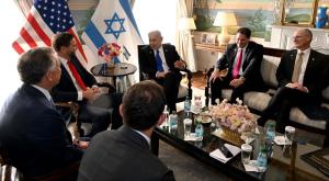 נתניהו בפגישה עם סגן הנשיא ואנס, היום צילום: אבי אוחיון/ לע״מ מדיני