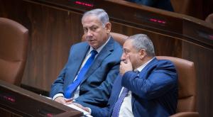 נתניהו וליברמן, קפיצה גדולה צילום: Yonatan Sindel,Flash90 פוליטי