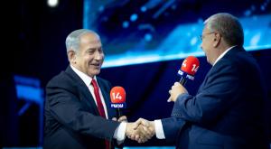 נתניהו, מגיש ערוץ 14 נגדו צילום: Yonatan Sindel,Flash90 פוליטי