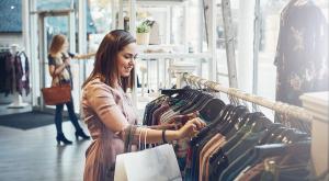 בגדים צילום: PeopleImages.com - Yuri A,Shutterstock אופנה