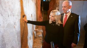 בנימין ושרה נתניהו בהדלקת הנרות צילום: מעיין טואף/ לע"מ / שרה נתניהו אופנה