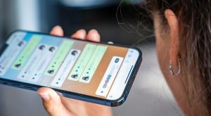 הודעות שנשלחו בשבת צילום: Tatiana Diuvbanova,Shutterstock חדשות