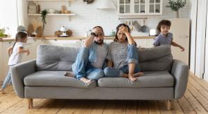 הורים בחופש הגדול צילום: fizkes,Shutterstock הורים וילדים