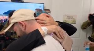המפגש של ג'ולי קופרשטיין עם בנה בר צילום: צילום מסך חדשות
