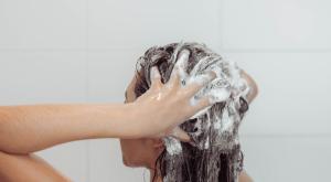חפיפת שיער צילום: Sarayut Sridee,Shutterstock אופנה