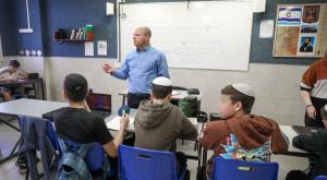 יוסי הרשקוביץ ז"ל עם תלמידיו צילום: אוריאל שרשבסקי חדשות