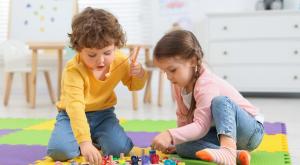 ילדים משחקים, אילוסטרציה צילום: New Africa,Shutterstock הורים וילדים
