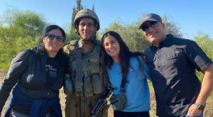 עוז דניאל ז"ל עם ההורים ועם אחותו התאומה צילום: פרטי חדשות