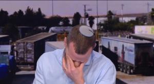 עמית סגל מתפרק בשידור צילום: צילום מסך קשת 12 טלוויזיה