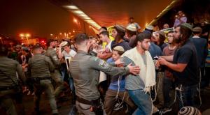 המחאה בגשר המיתרים צילום: Chaim Goldberg/Flash90 פוליטי