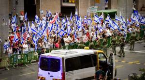 מפגינים בנתב"ג, ארכיון |  צילום: Avshalom Sassoni/Flash90 חדשות