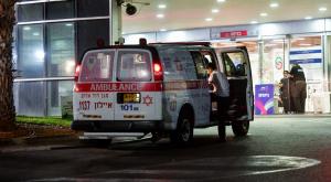 אמבולנס מפנה פצועים מהאירוע צילום: Avshalom Sassoni,Flash90 חדשות