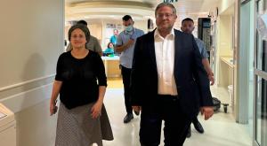 בן גביר בעת שחרורו מבית החולים צילום: לשכת השר בן גביר חדשות