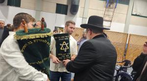הכנסת ספר תורה ברעננה צילום: משה ערבה חדשות