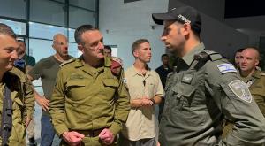 הרמטכ"ל בבית ליד צילום: דובר צה"ל ביטחון