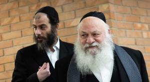 מוטי בבצ'יק עם השר גולדקנופף צילום: Chaim Goldberg,Flash90 חדשות
