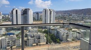 מעקה מרפסת צילום: שקוף ובטוח כדאי לדעת