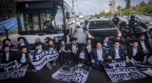 "נמות ולא נתגייס", מפגינים חרדים צילום: Chaim Goldberg,Flash90 חדשות