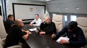 נתניהו במטוס צילום: לשכת ראש הממשלה חדשות