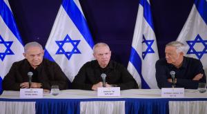 נתניהו גנץ וגלנט במסיבת עיתונאים צילום:  Marc Israel Sellem/POOL ביטחון