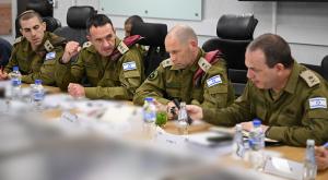 הרמטכ"ל בהערכת מצב בפיקוד הדרום צילום: דובר צה"ל חדשות