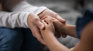 אמא מודאגת, אילוסטרציה | צילום: fizkes,Shutterstock בריאות