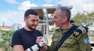 דובר צה"ל עם פצוע צילום: עדי נגב - נחלת ערן חדשות